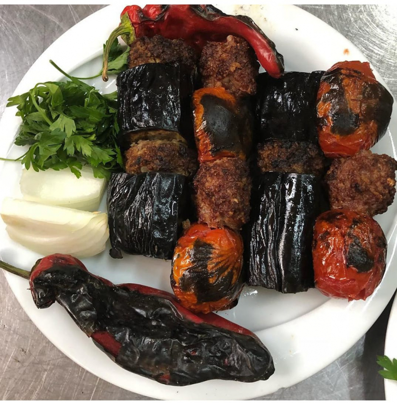 KARIŞIK KEBAP (PATLICANLI DOMATESLİ)