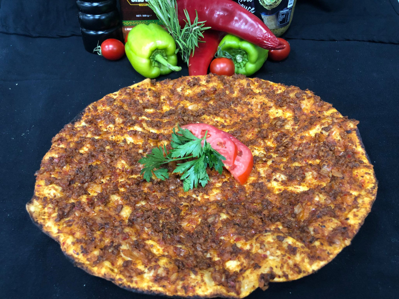 KIYMALI EKMEK (LAHMACUN)